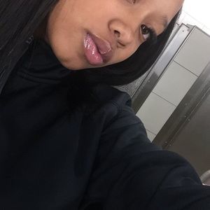 Meet your Posher, Eva